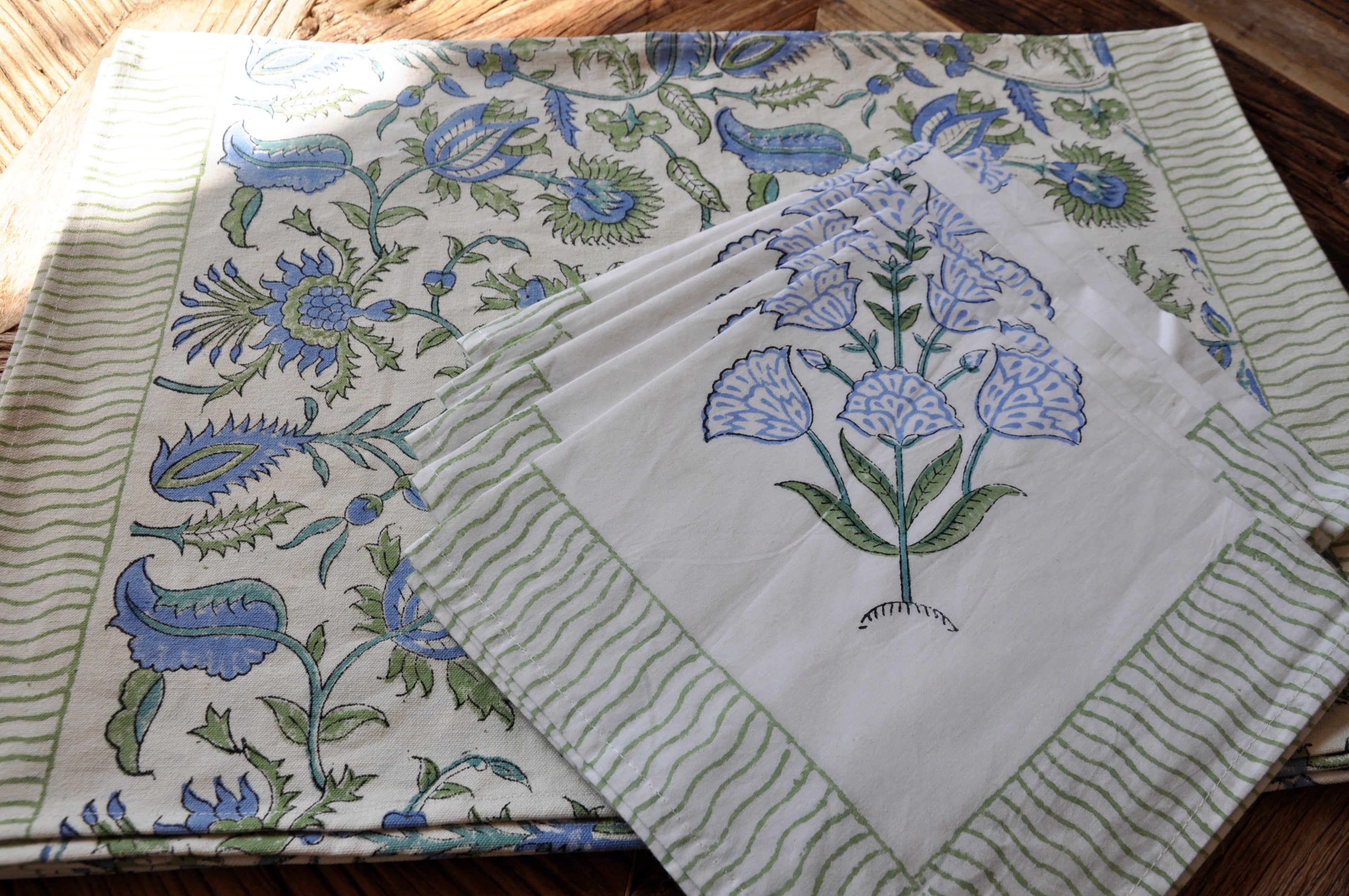 Aria Placemats with Napkins - Set of 6