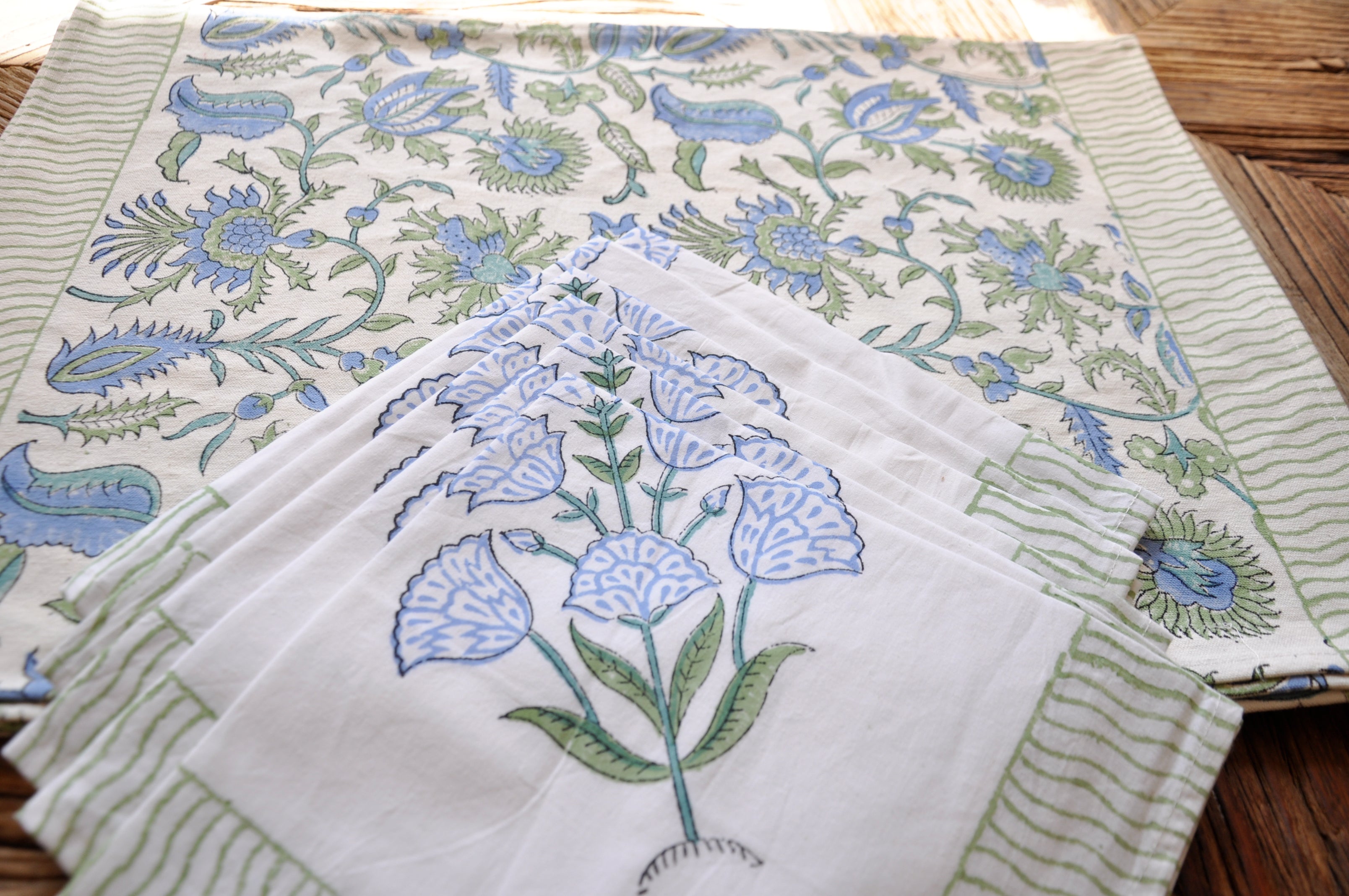Aria Placemats with Napkins - Set of 6