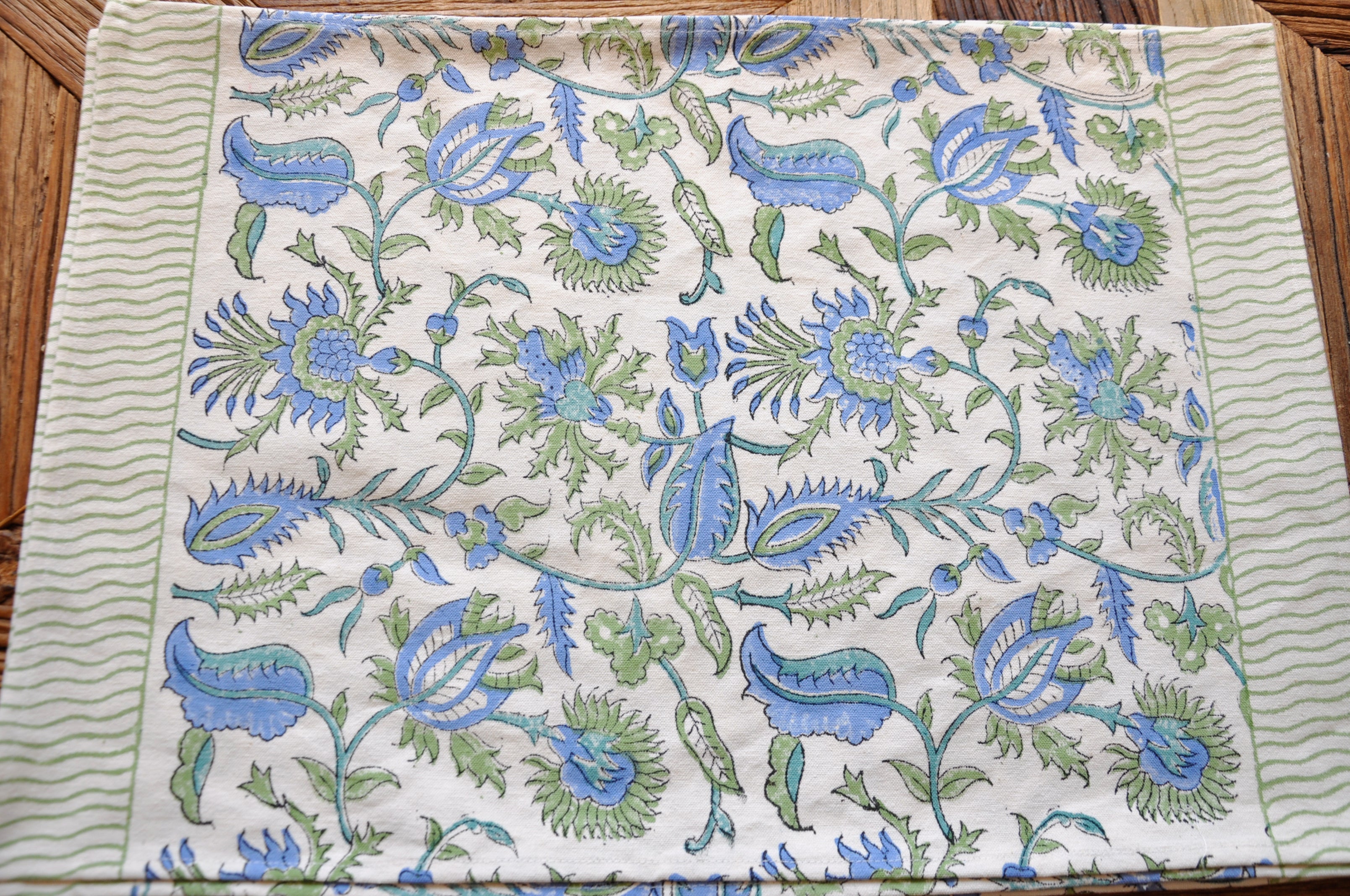 Aria Placemats with Napkins - Set of 6