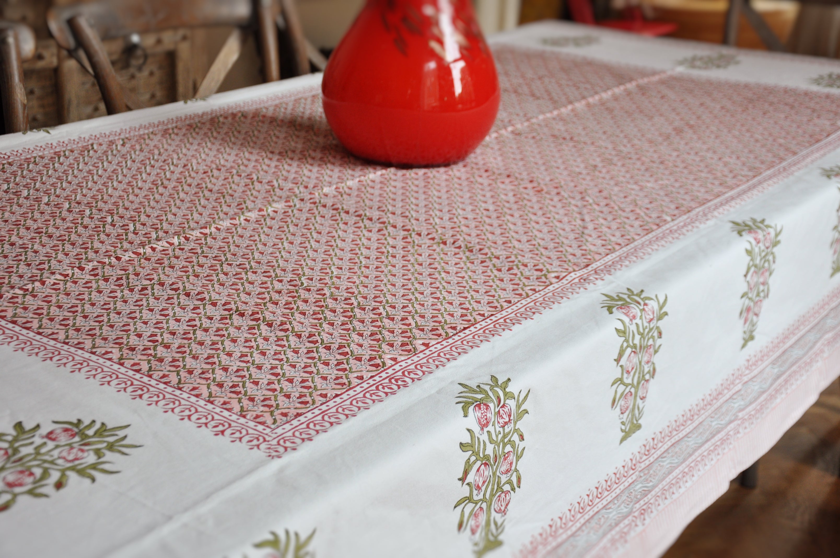 Lily Lust Tablecloth